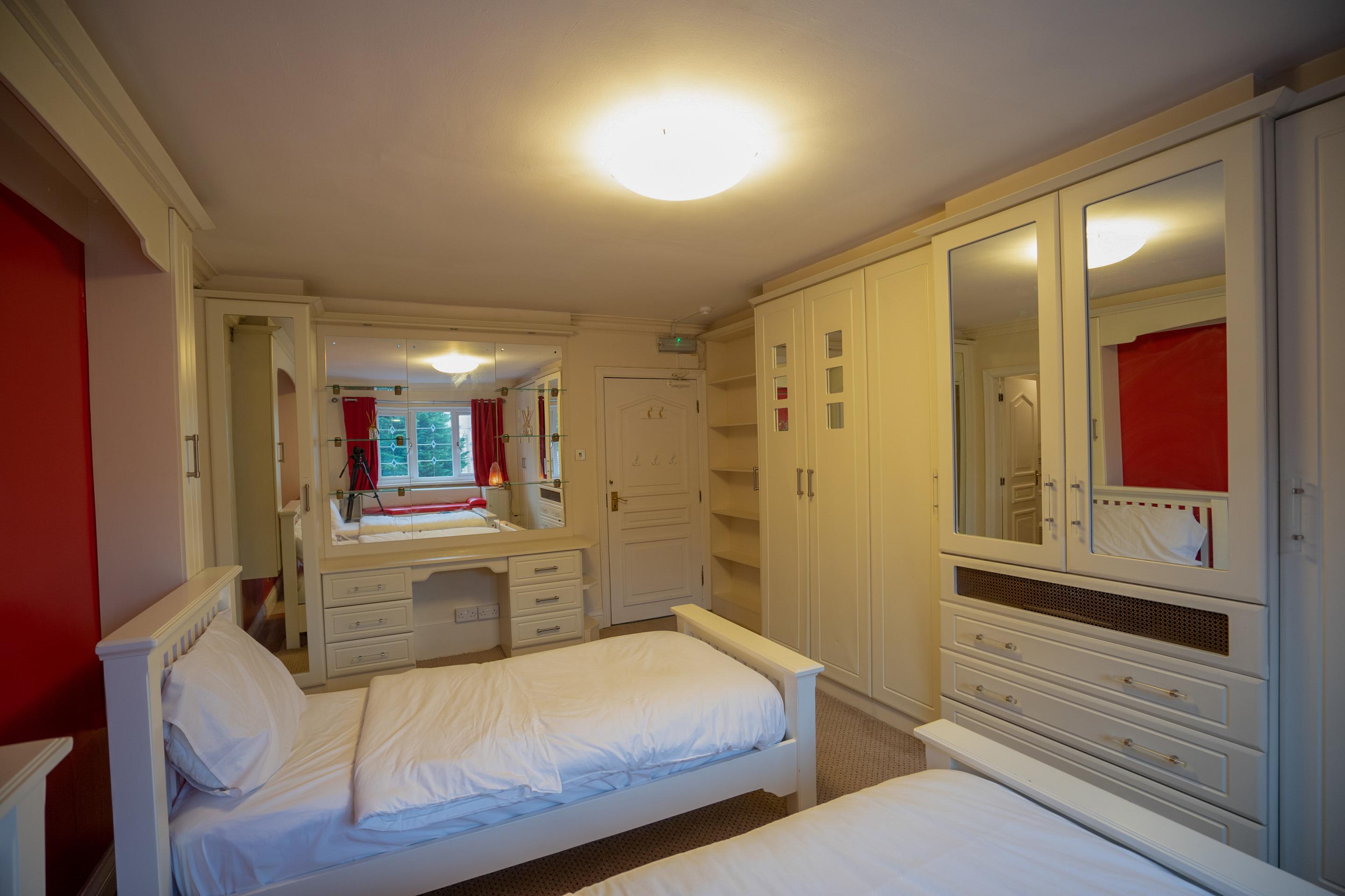 Oyo Oakcroft Guest House Manchester Airport Ringway Eksteriør billede