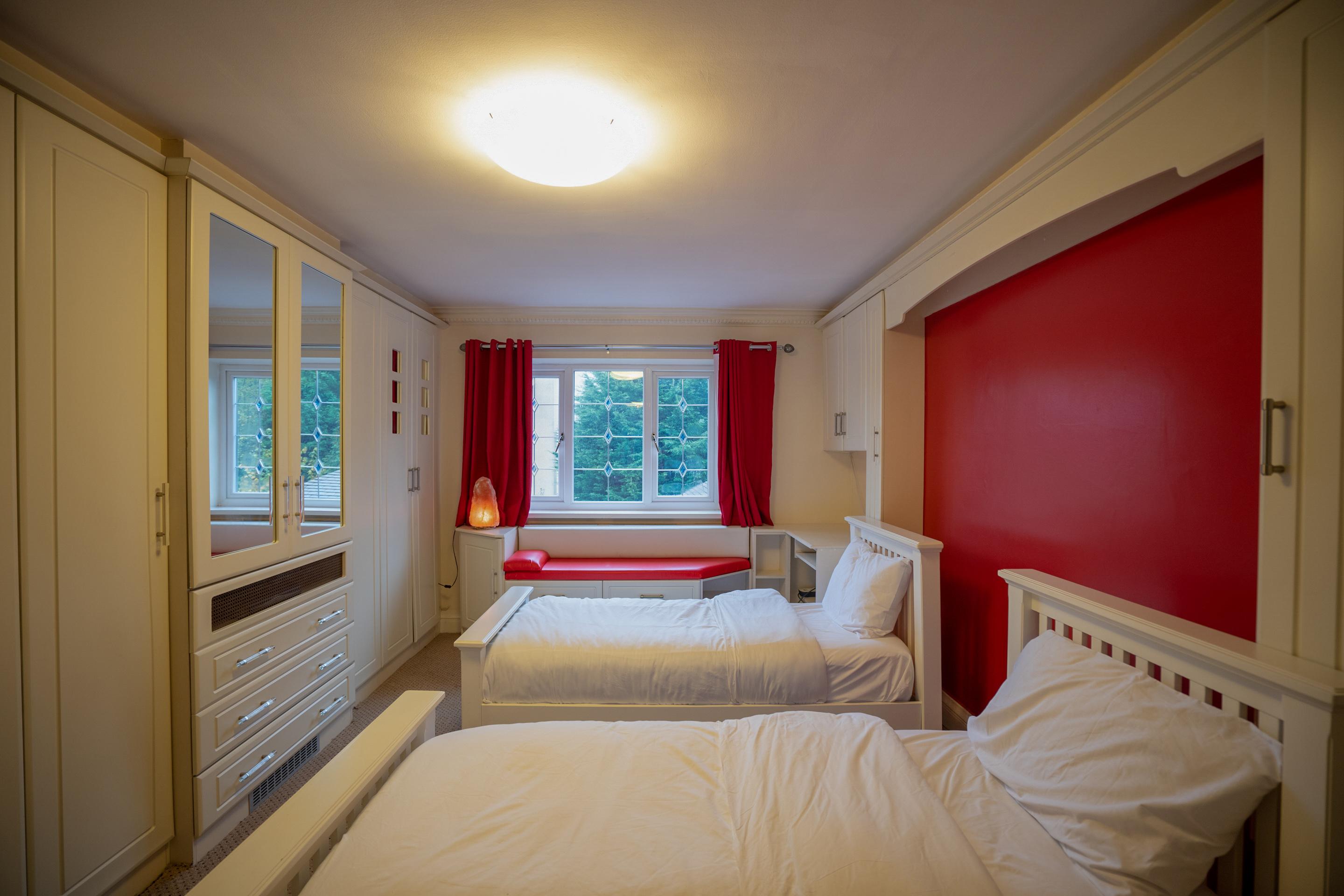 Oyo Oakcroft Guest House Manchester Airport Ringway Eksteriør billede