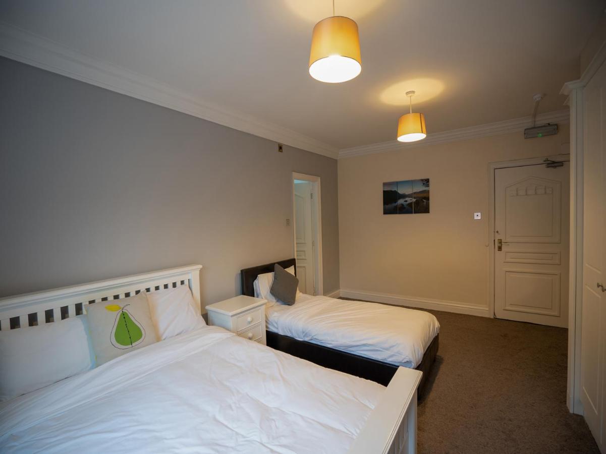 Oyo Oakcroft Guest House Manchester Airport Ringway Eksteriør billede