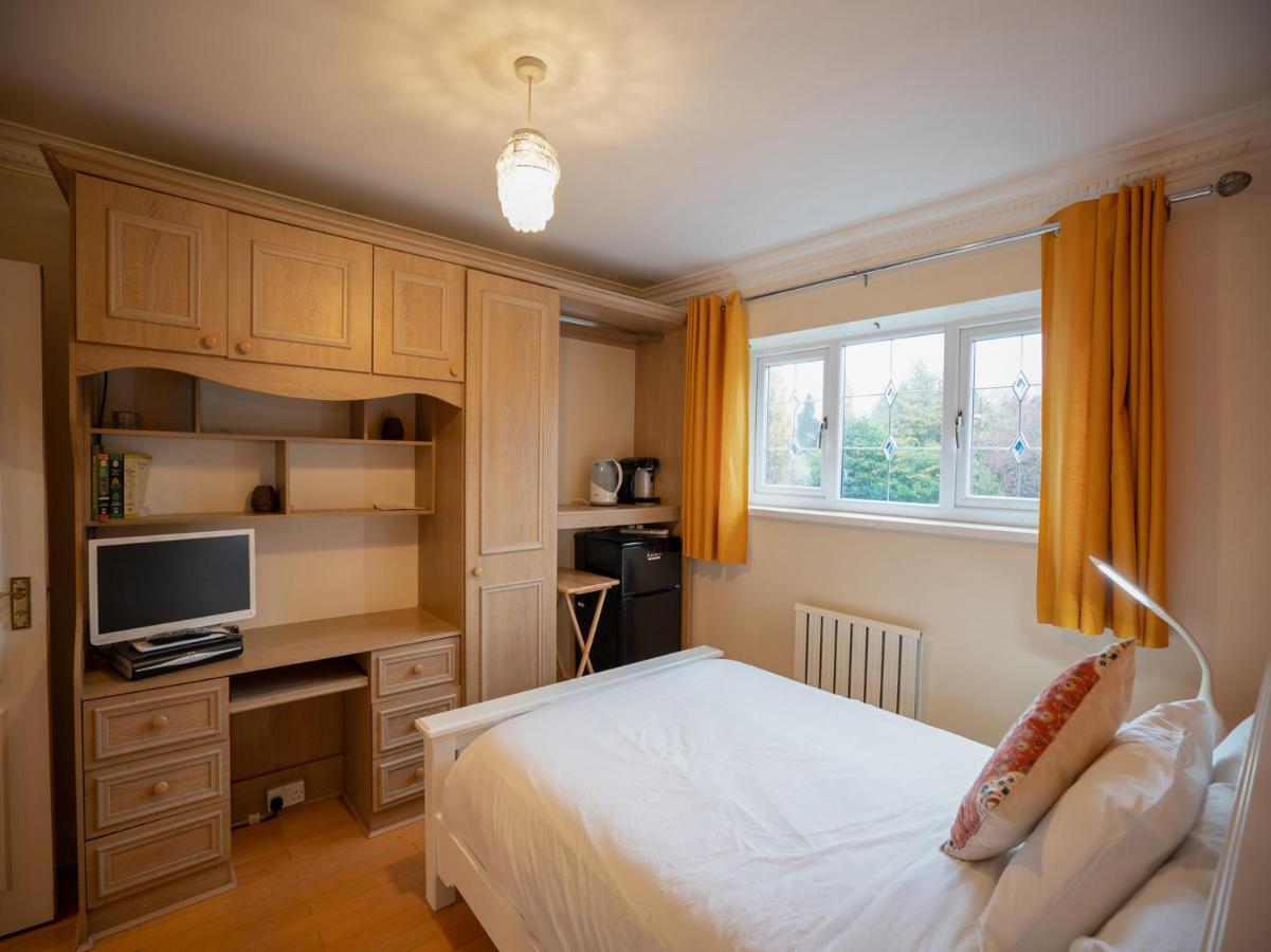 Oyo Oakcroft Guest House Manchester Airport Ringway Eksteriør billede
