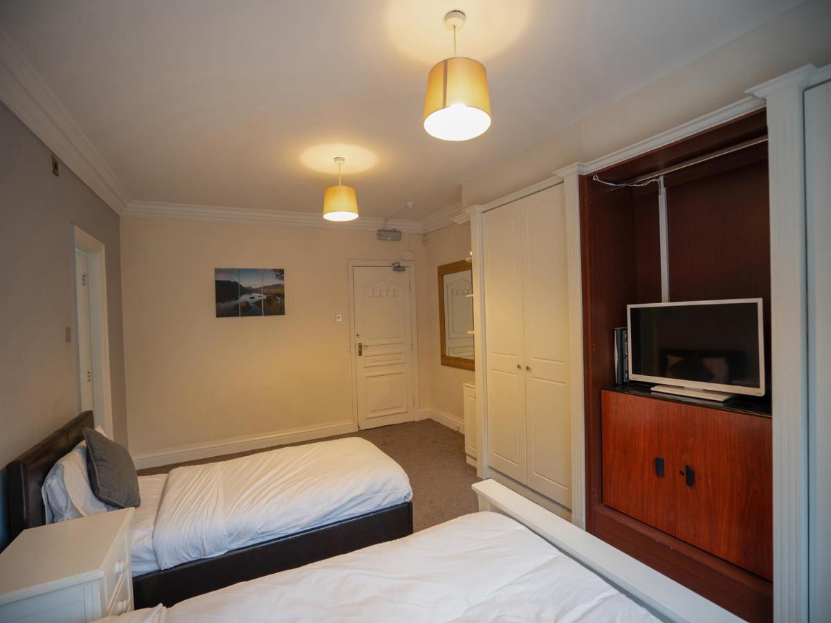 Oyo Oakcroft Guest House Manchester Airport Ringway Eksteriør billede