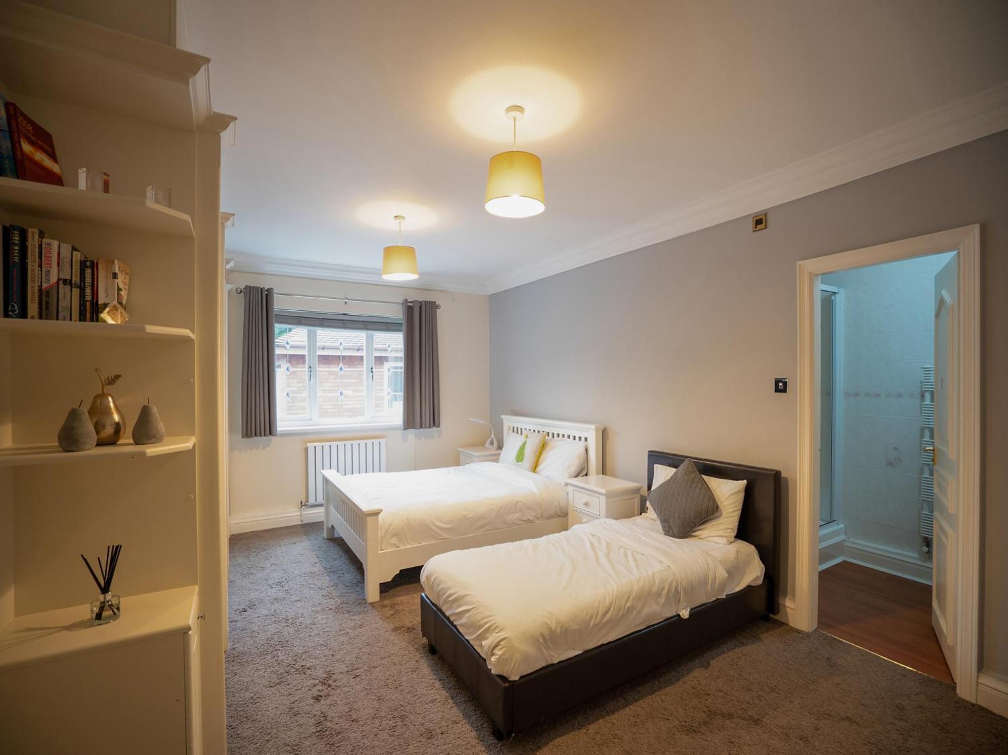 Oyo Oakcroft Guest House Manchester Airport Ringway Eksteriør billede