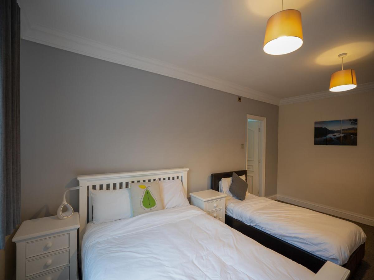 Oyo Oakcroft Guest House Manchester Airport Ringway Eksteriør billede