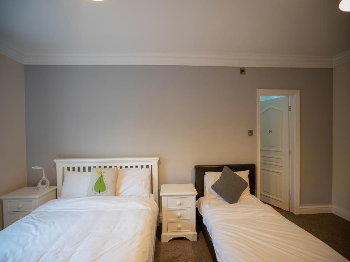 Oyo Oakcroft Guest House Manchester Airport Ringway Eksteriør billede