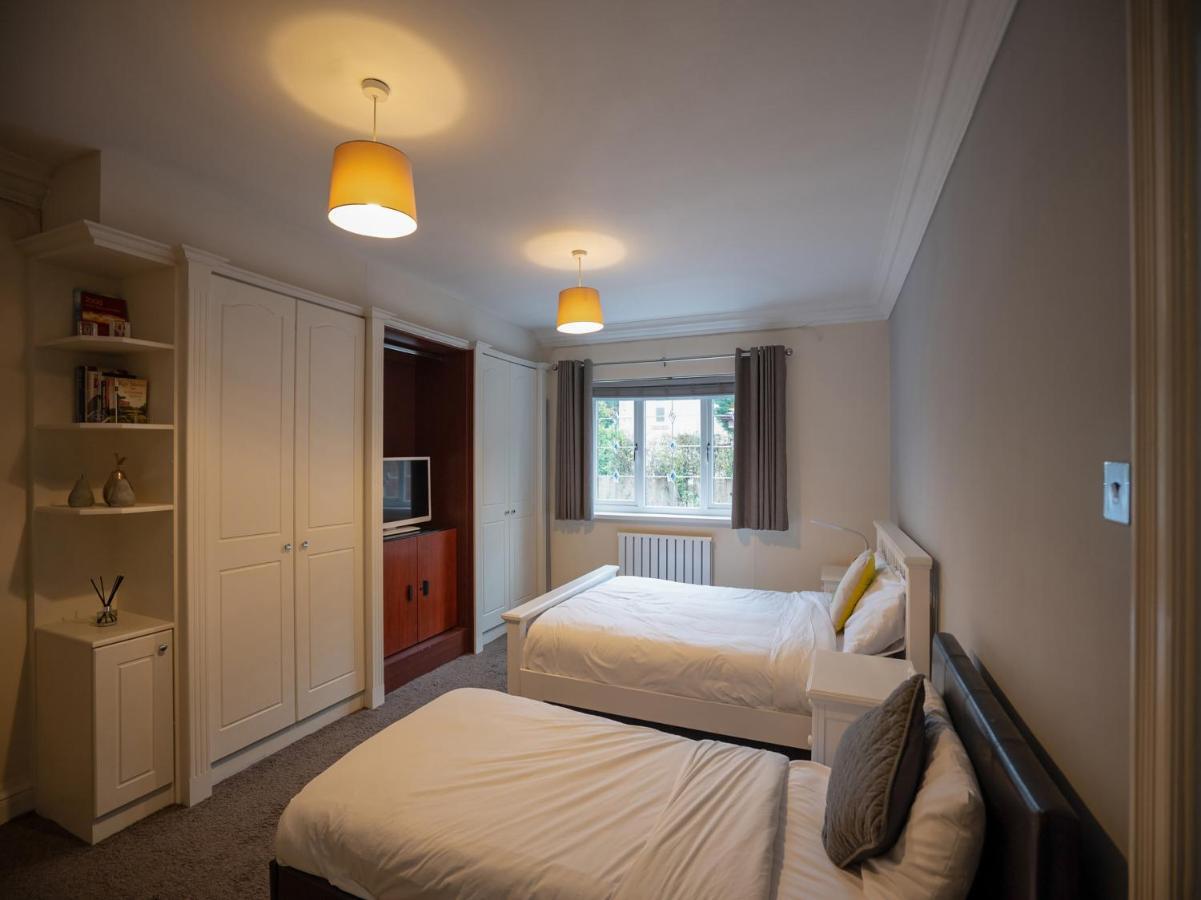 Oyo Oakcroft Guest House Manchester Airport Ringway Eksteriør billede