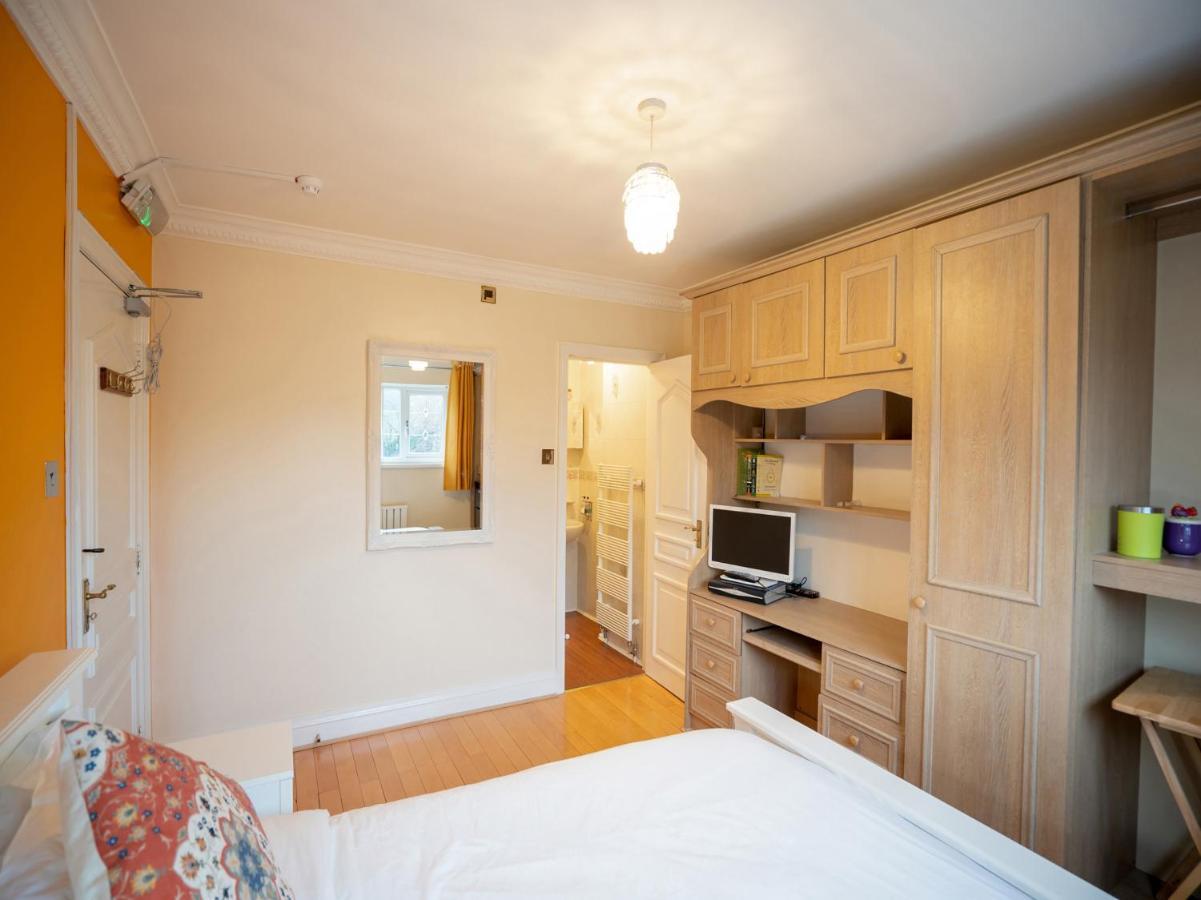 Oyo Oakcroft Guest House Manchester Airport Ringway Eksteriør billede