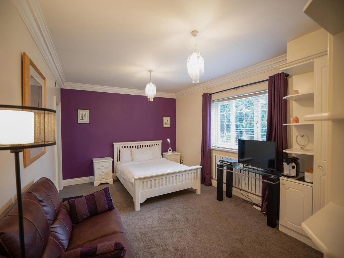 Oyo Oakcroft Guest House Manchester Airport Ringway Eksteriør billede