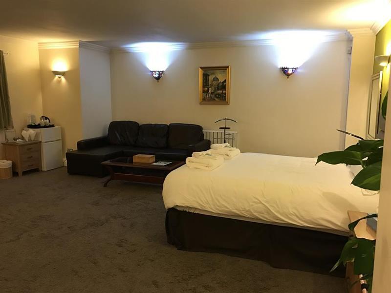 Oyo Oakcroft Guest House Manchester Airport Ringway Eksteriør billede
